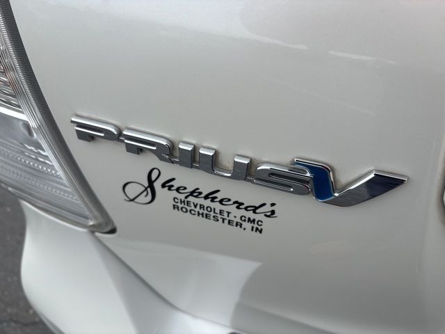 2017 Toyota Prius V Two photo 13