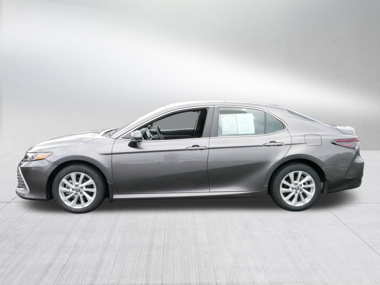 2023 Toyota Camry LE photo 4