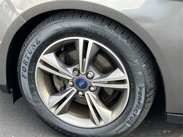 2014 Ford Focus SE photo 25