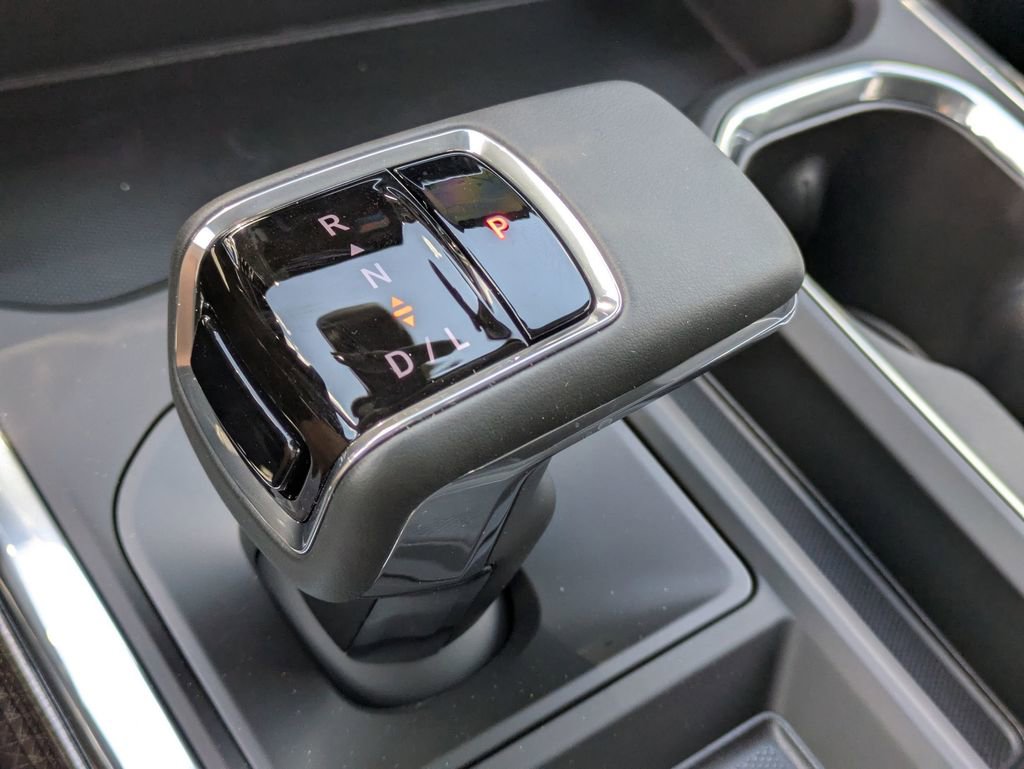 2025 Chevrolet Silverado 1500 LT photo 18