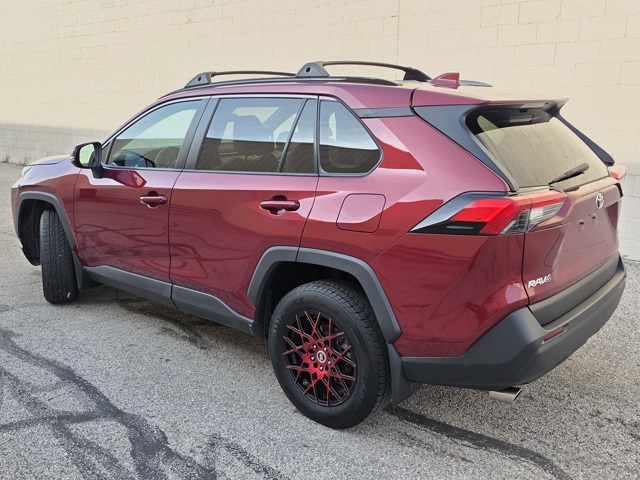 2019 Toyota RAV4 LE photo 3