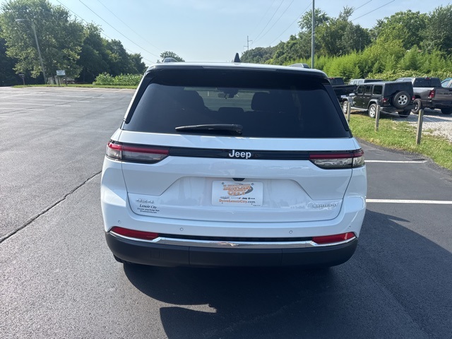 2025 Jeep Grand Cherokee Laredo photo 6