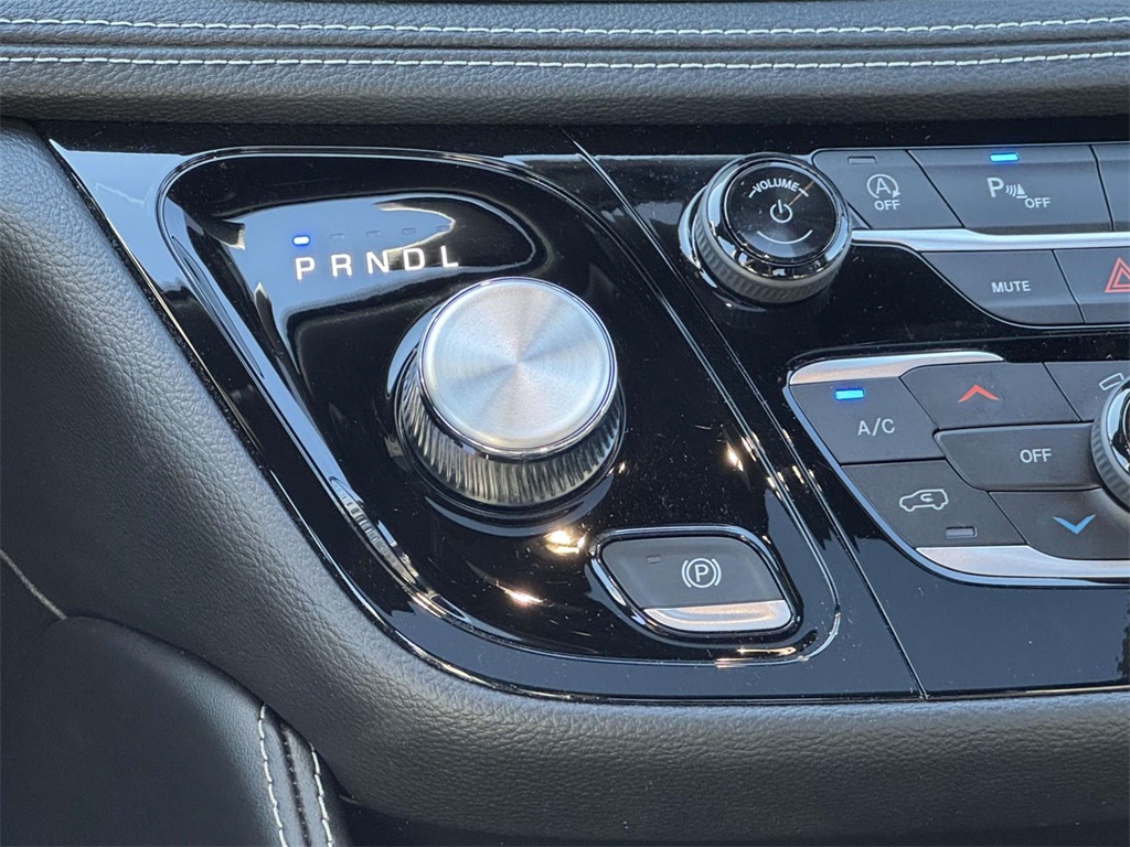 2025 Chrysler Pacifica Limited photo 19