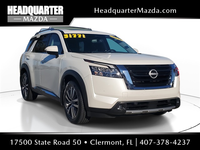 2022 Nissan Pathfinder Platinum's photo