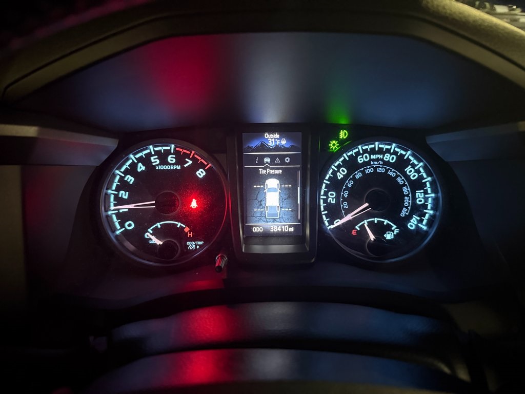 2022 Toyota Tacoma TRD Off-Road photo 3