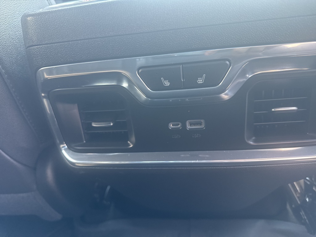 2024 Chevrolet Silverado 1500 High Country photo 18