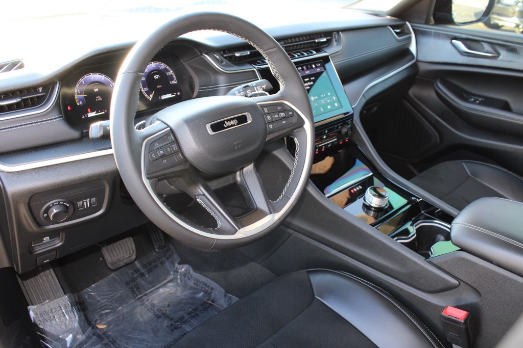 2023 Jeep Grand Cherokee Altitude photo 4