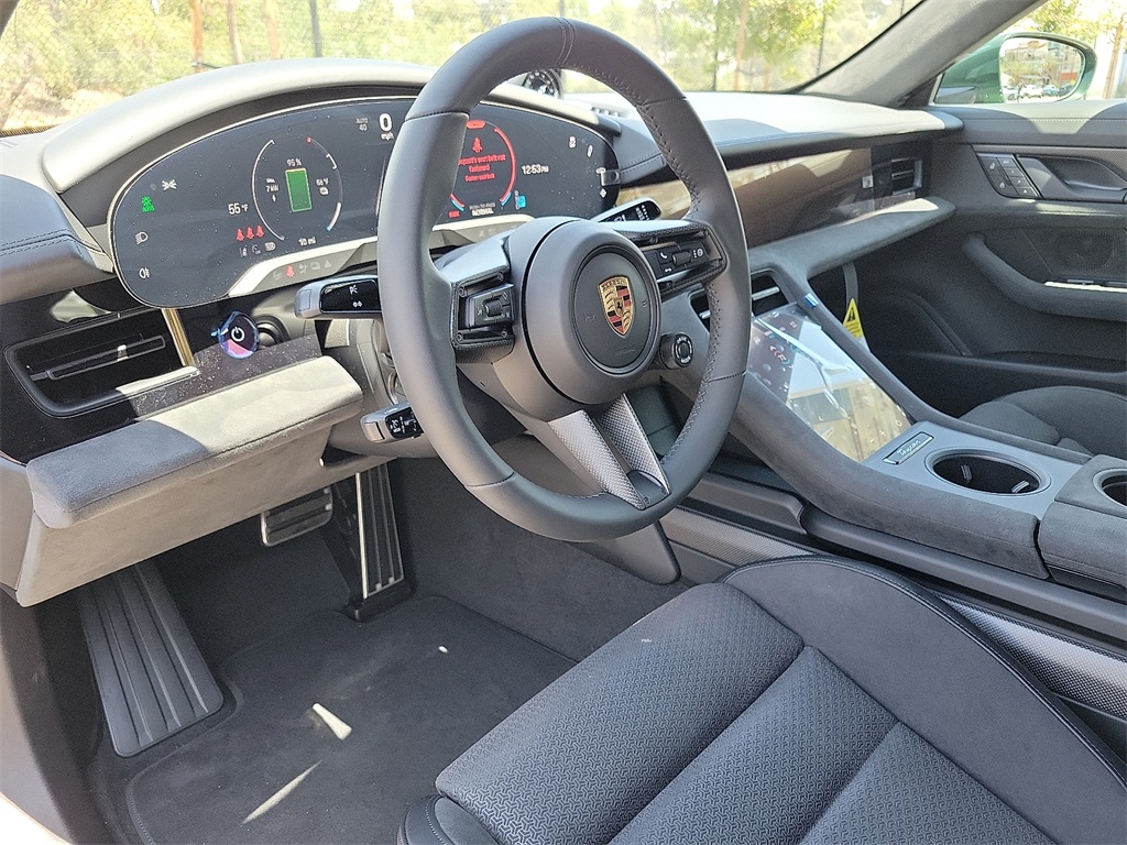 2025 Porsche Taycan GTS photo 4