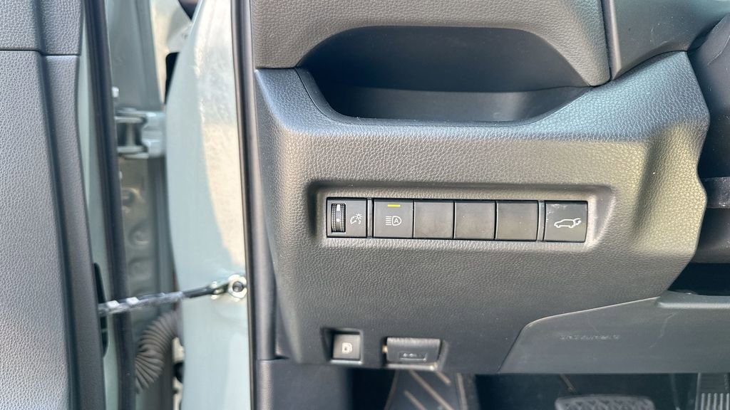 2021 Toyota RAV4 Hybrid XLE photo 16