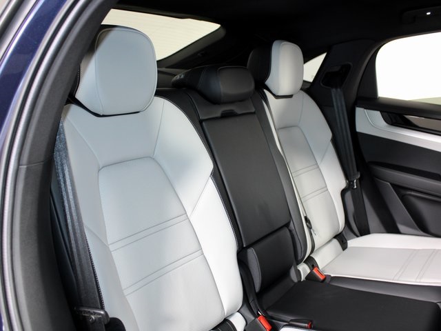2025 Porsche Cayenne photo 22