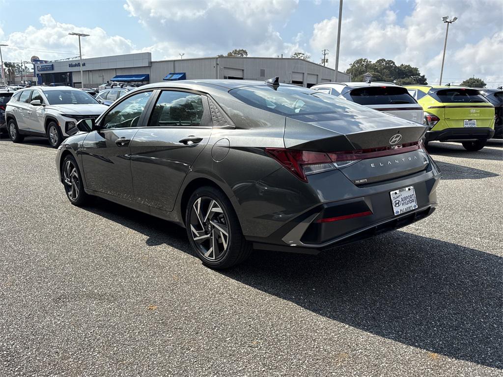 2026 Hyundai Elantra Limited photo 3