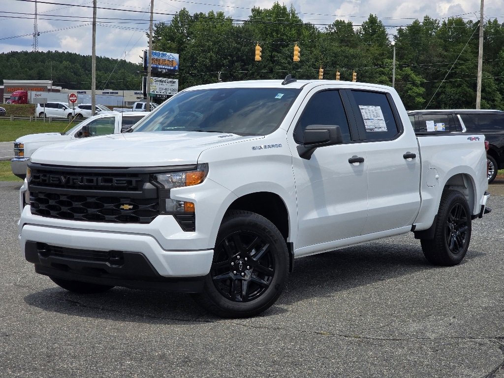 2025 Chevrolet Silverado 1500 Custom photo 2