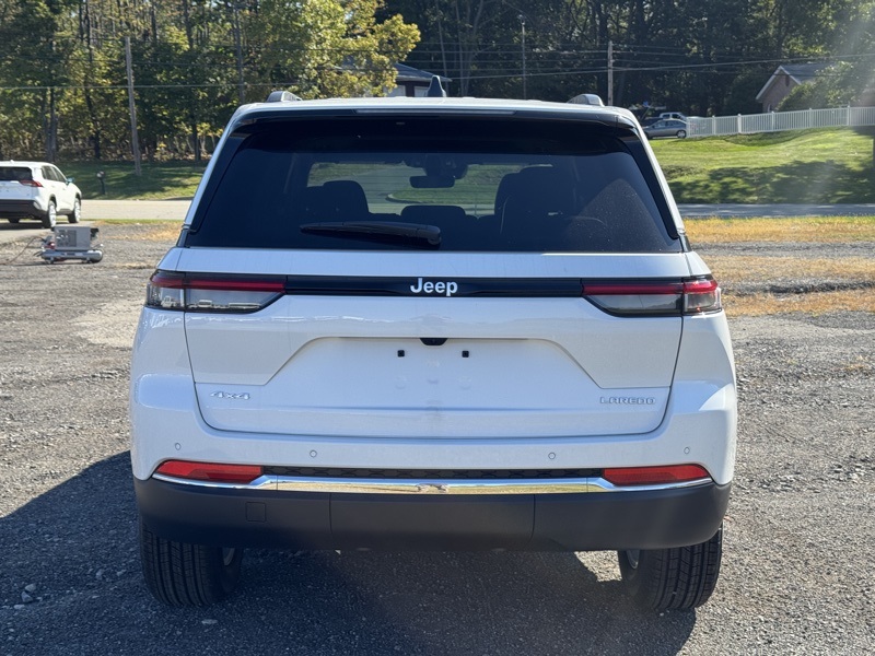 2025 Jeep Grand Cherokee Laredo X photo 3