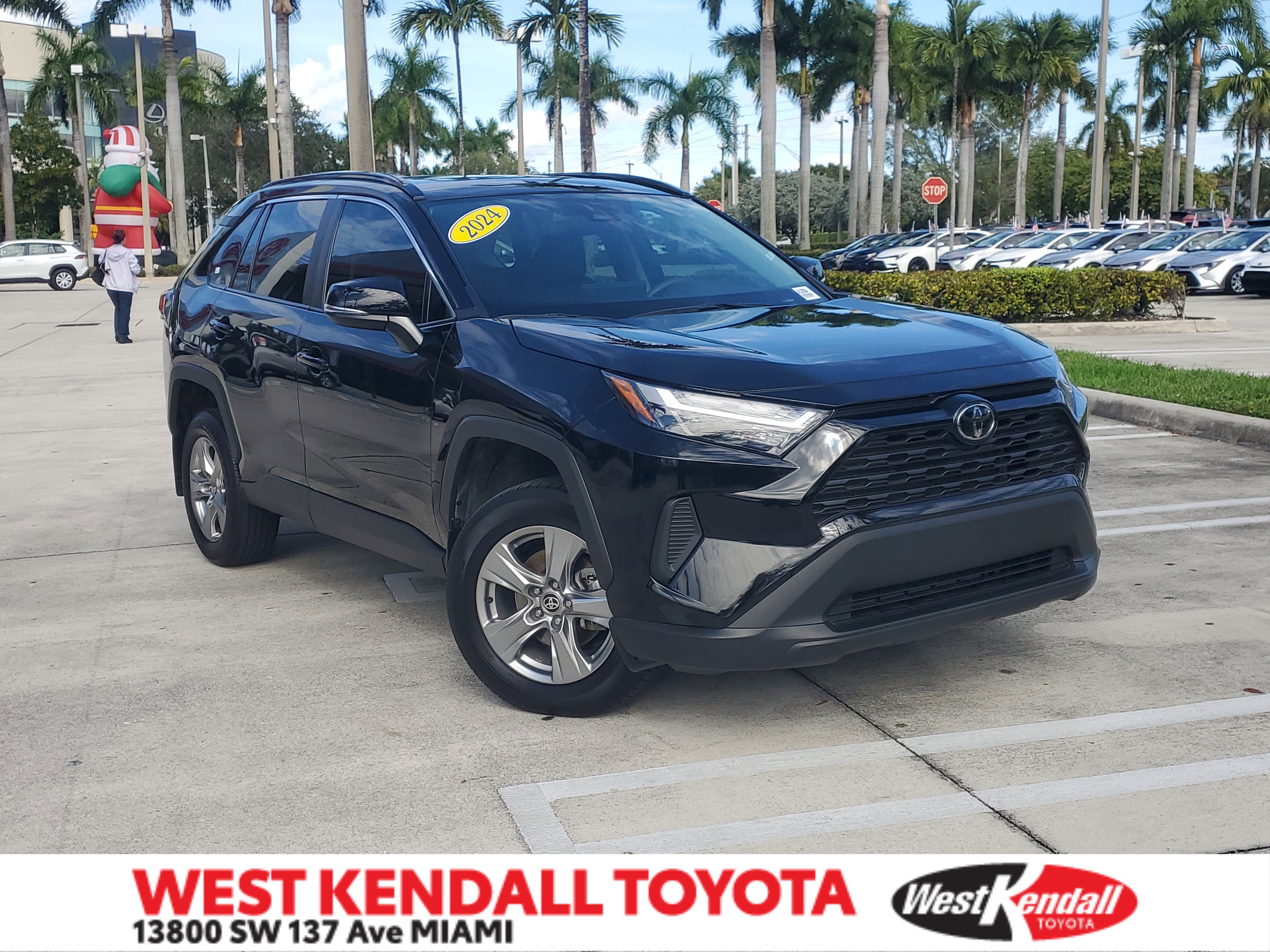 2024 Toyota RAV4 XLE's photo