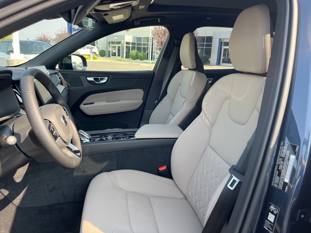 2026 Volvo XC60 B5 Plus photo 10