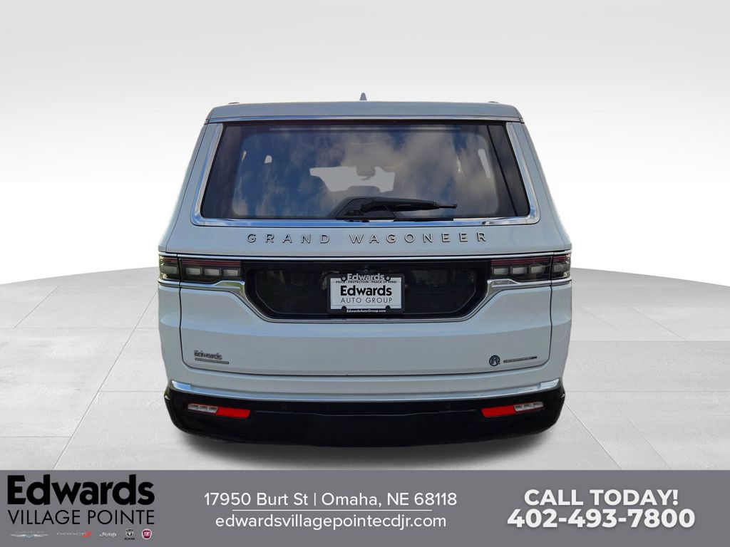 2023 Jeep Grand Wagoneer III photo 3