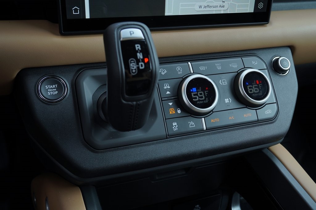 2025 LAND ROVER DEFENDER - Image 24