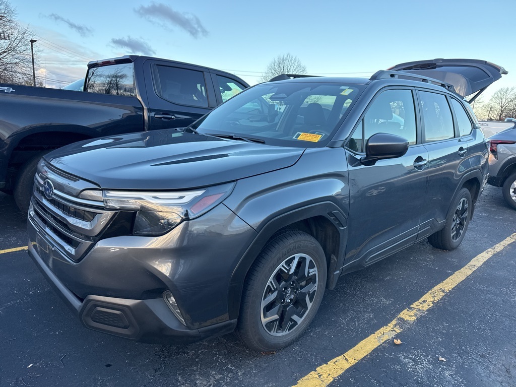2025 Subaru Forester Premium photo 2