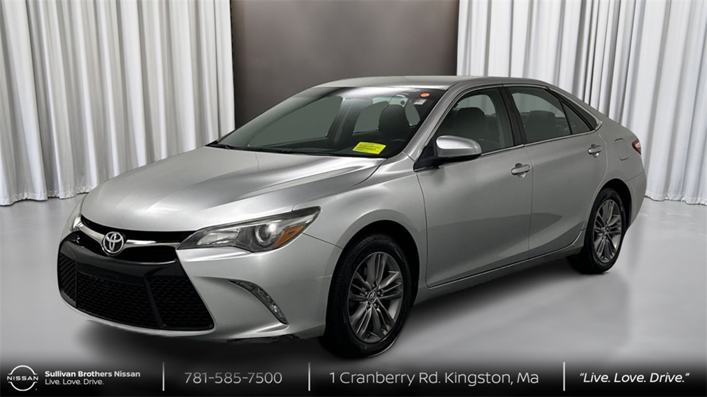 Used 2015 Silver Toyota SE image 1