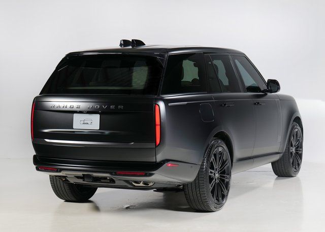 2024 Land Rover Range Rover SE photo 2