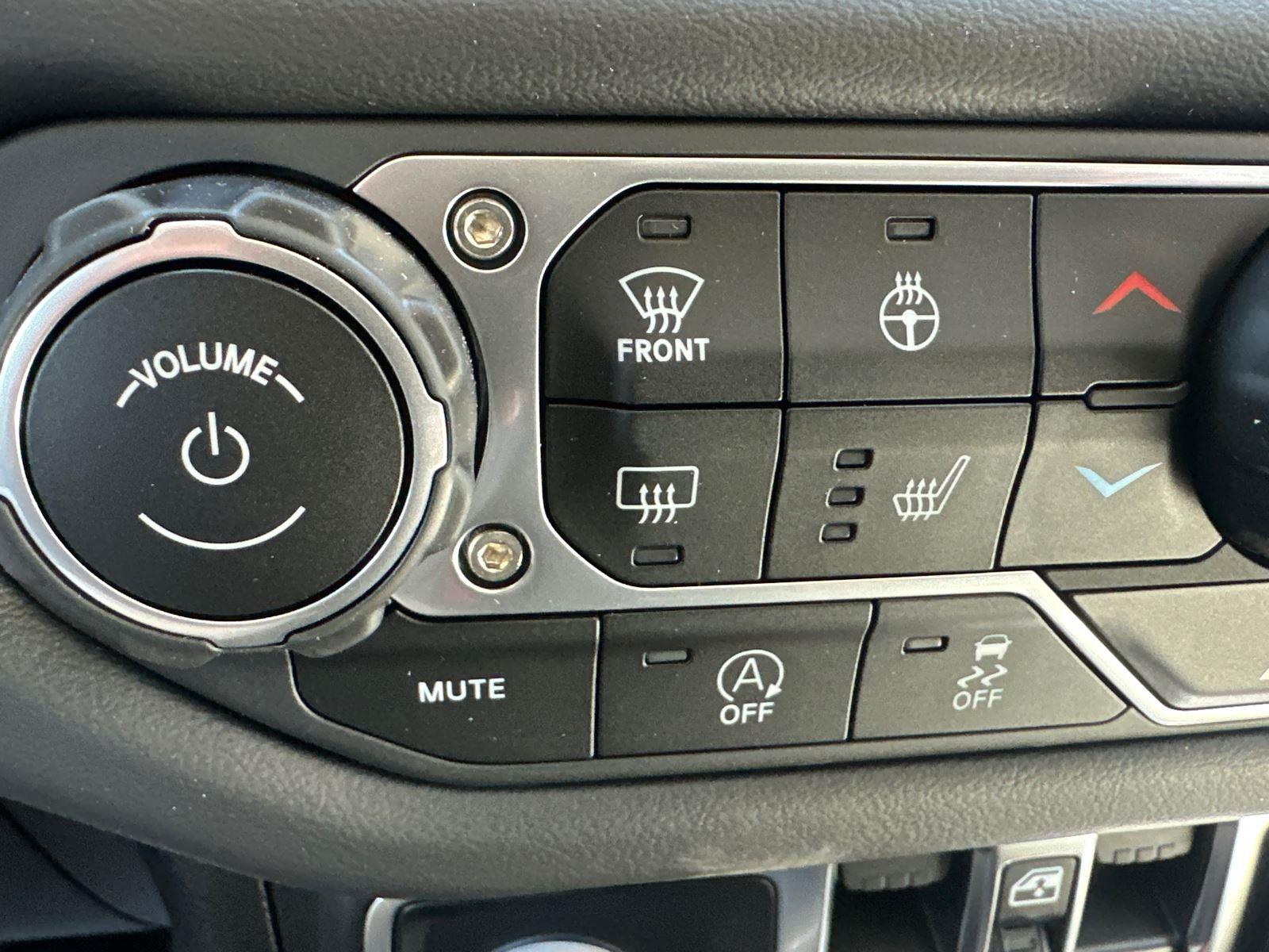 2025 Jeep Wrangler Sahara photo 21
