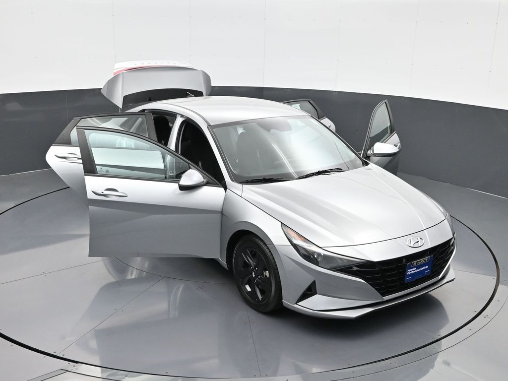 2023 Hyundai Elantra SEL photo 29