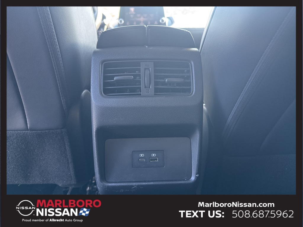 2022 Nissan Rogue SV photo 17