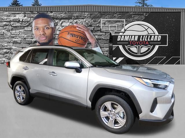 2025 Toyota RAV4 XLE's photo