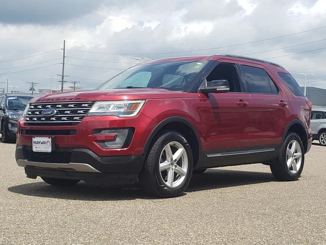 2017 Ford Explorer XLT photo 4