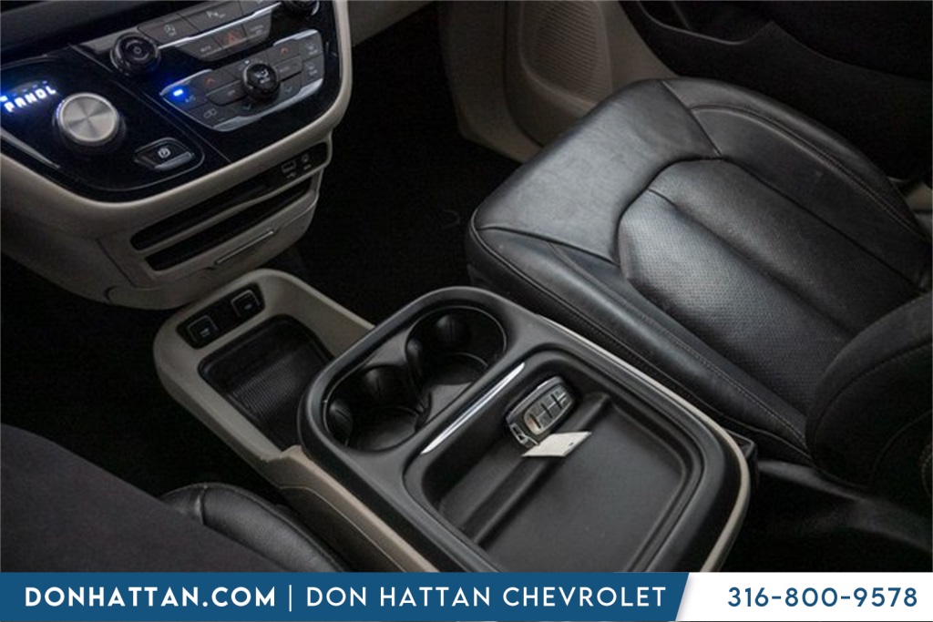 2020 Chrysler Pacifica Touring L photo 12