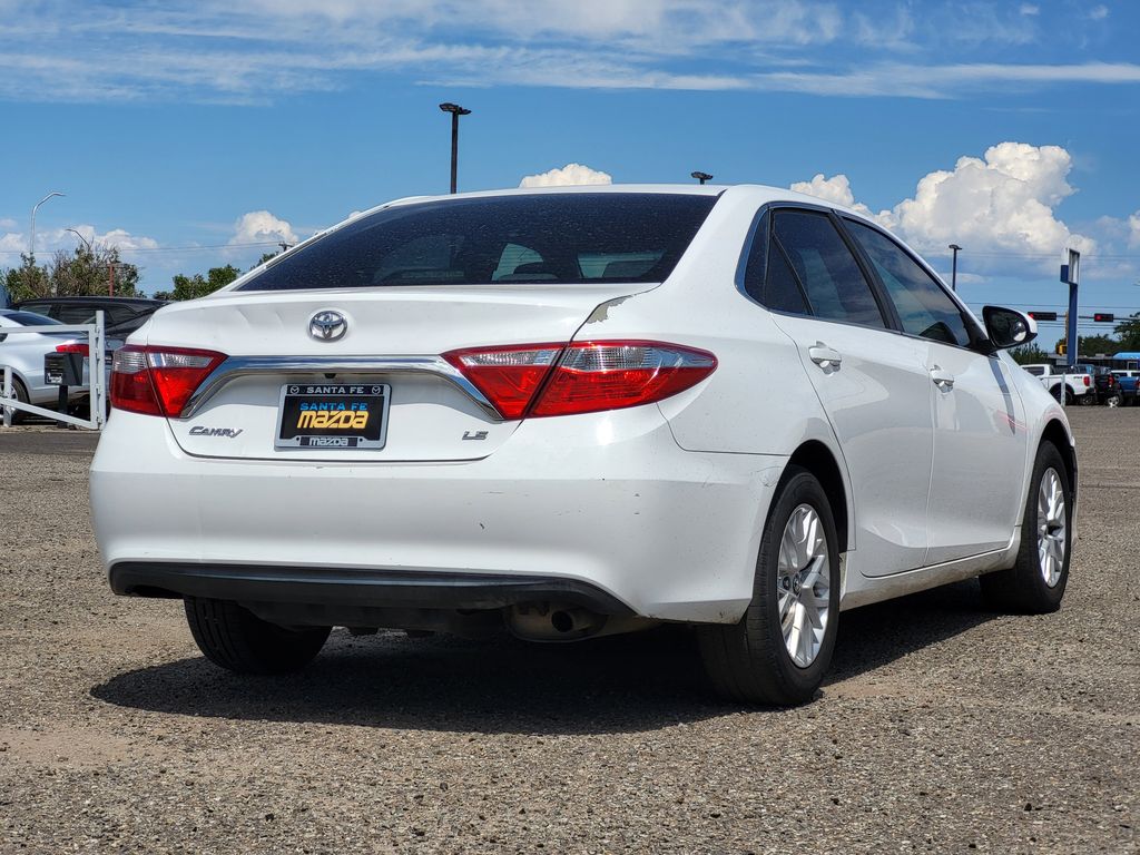 2016 Toyota Camry LE photo 5