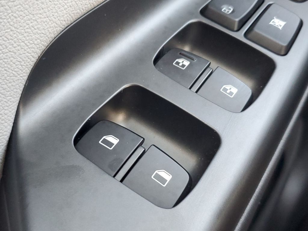 2023 Hyundai Kona Limited photo 31
