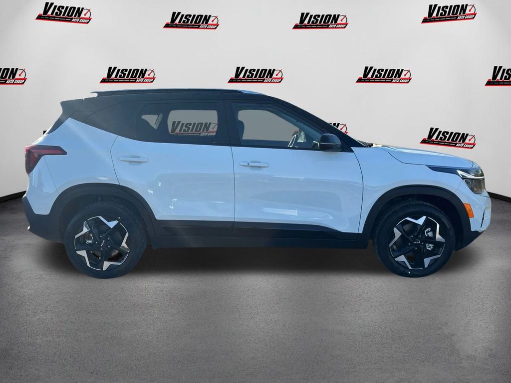 2025 Kia Seltos S photo 4
