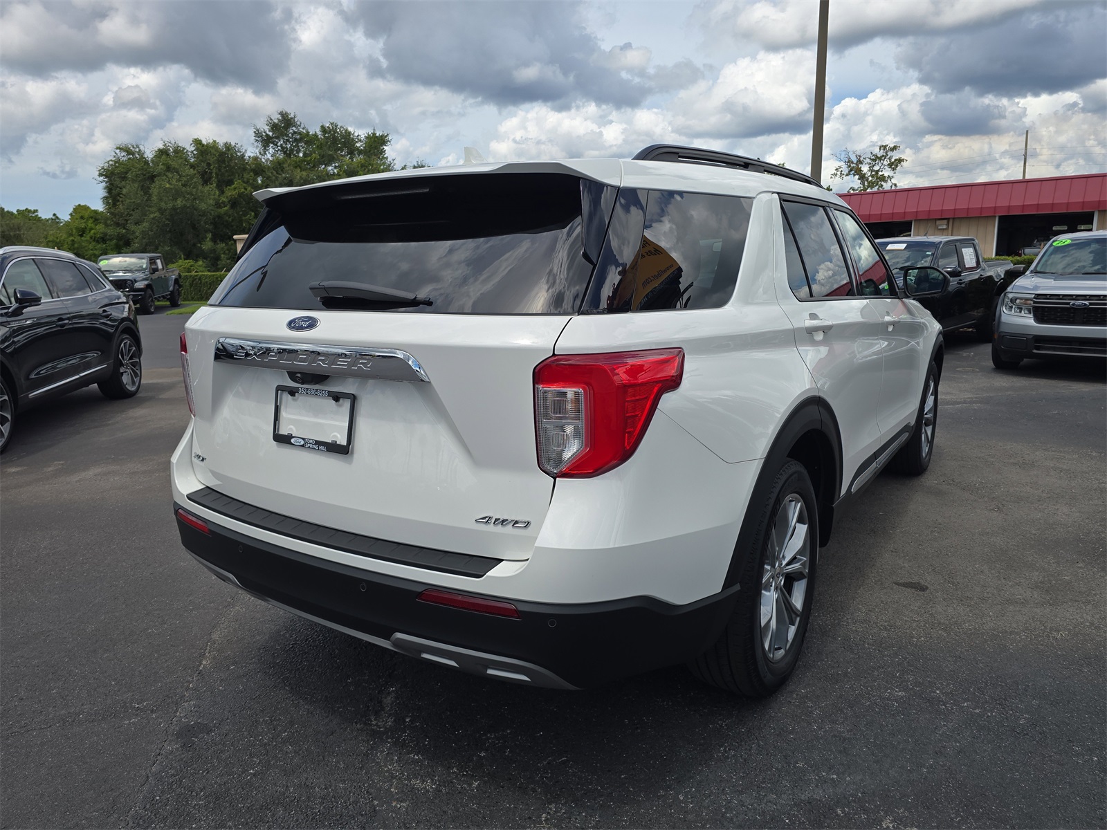 2022 Ford Explorer XLT photo 2