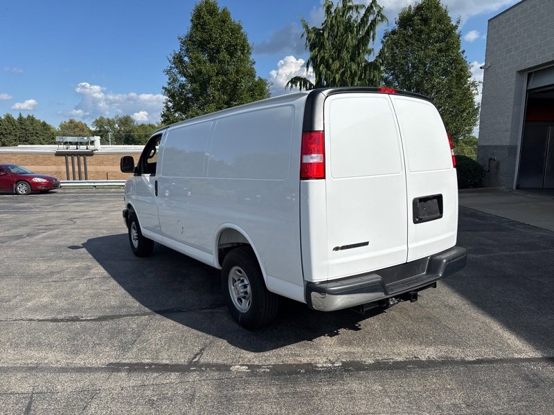 2025 Chevrolet Express 2500 Work Van photo 3