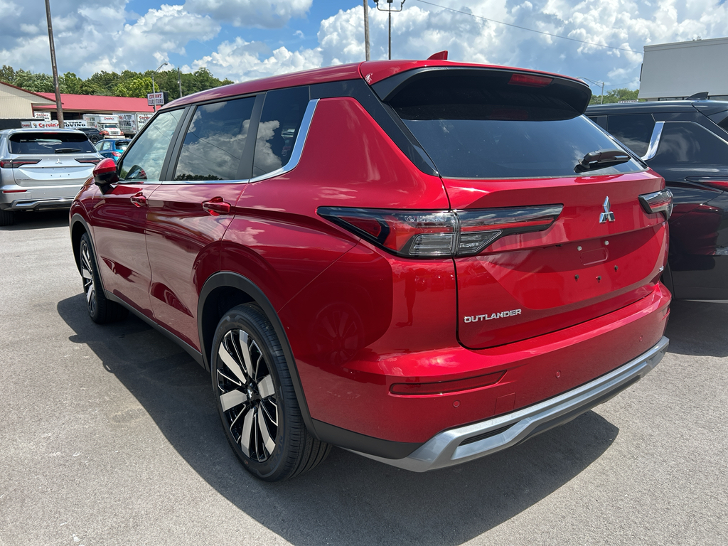 2025 Mitsubishi Outlander SE photo 6