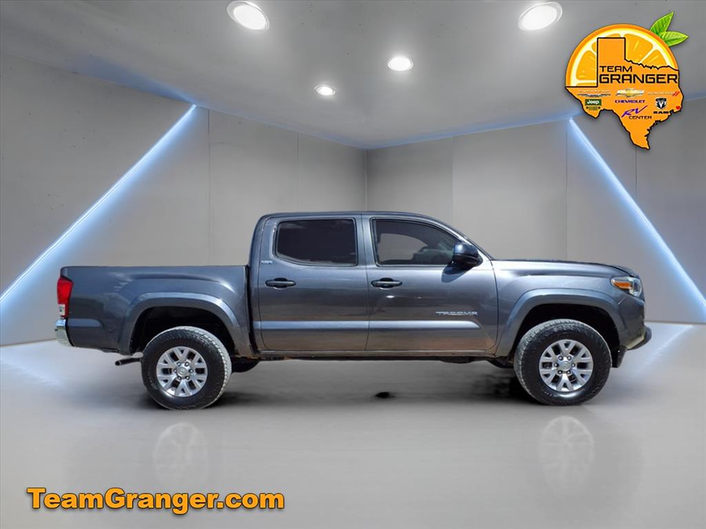 2017 Toyota Tacoma SR5 photo 4