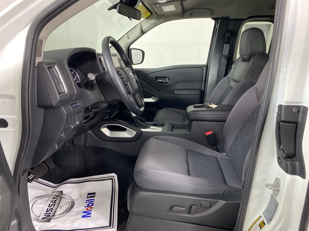 2025 Nissan Frontier SV photo 9
