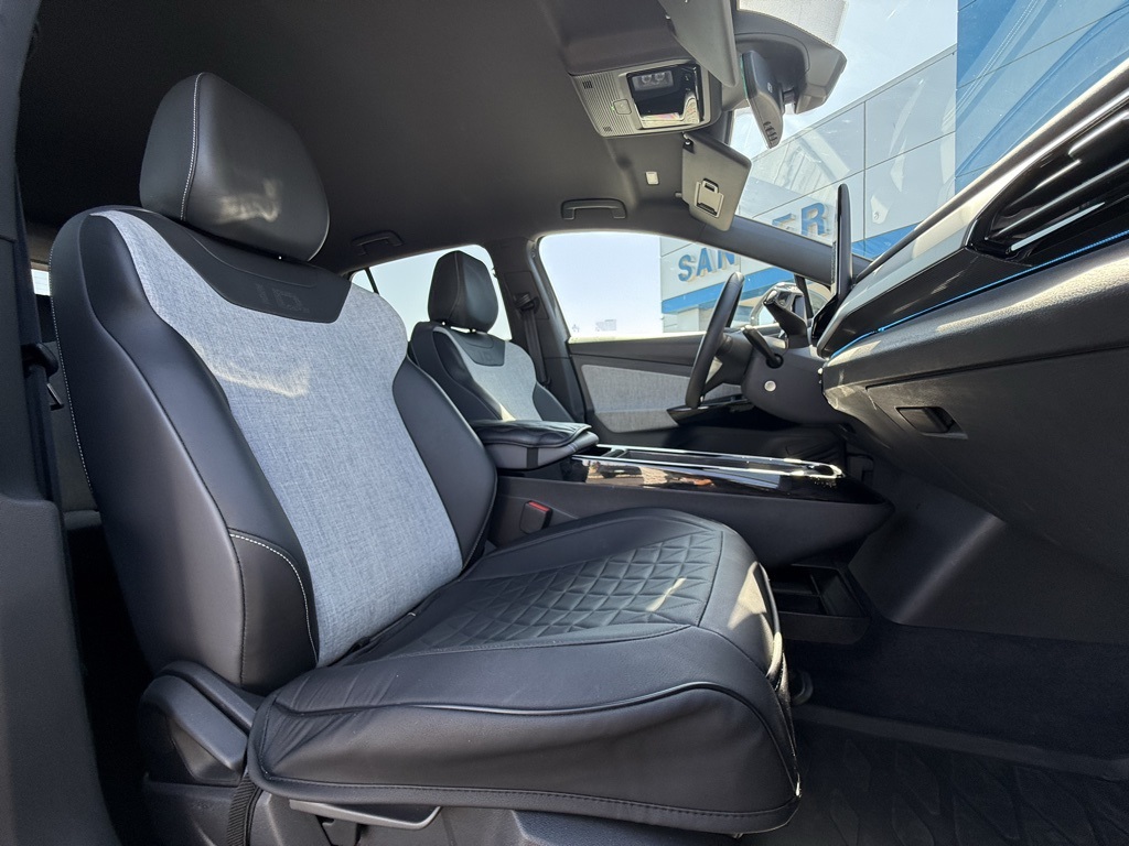 2023 Volkswagen ID.4 Pro photo 8