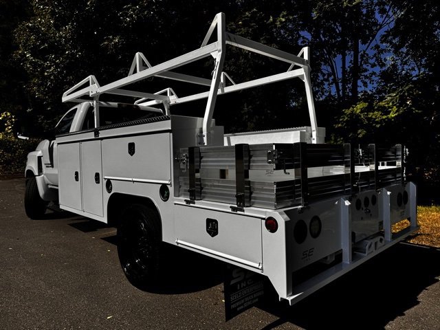 2024 Chevrolet Silverado 5500HD Work Truck photo 3
