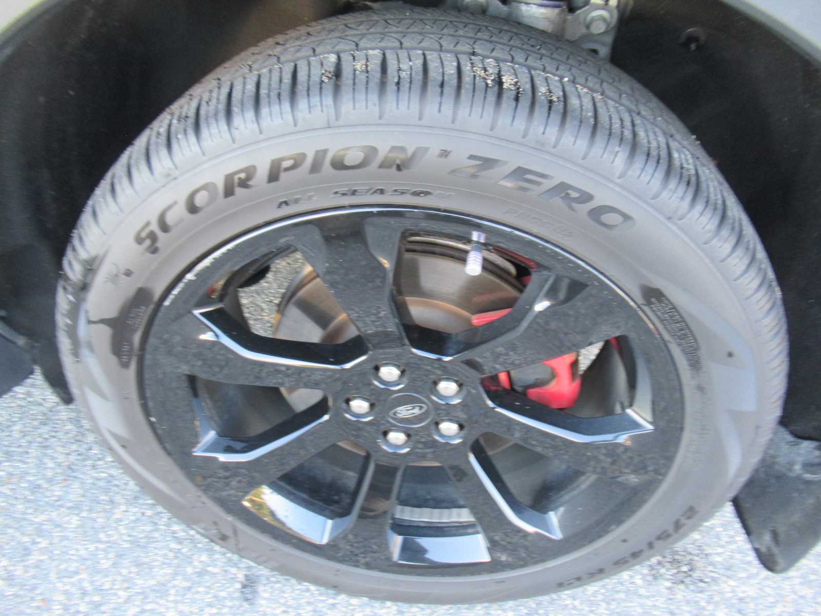 2021 Ford Explorer ST photo 4