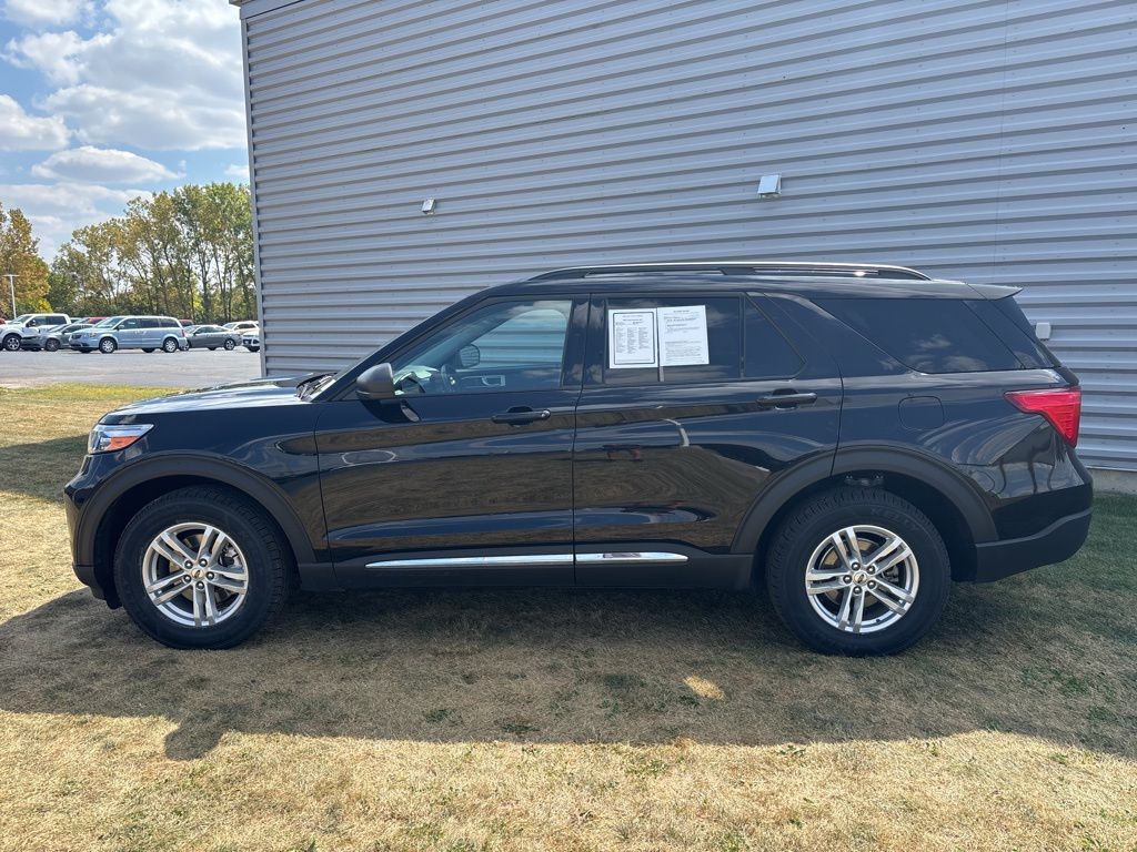 2023 Ford Explorer XLT photo 2