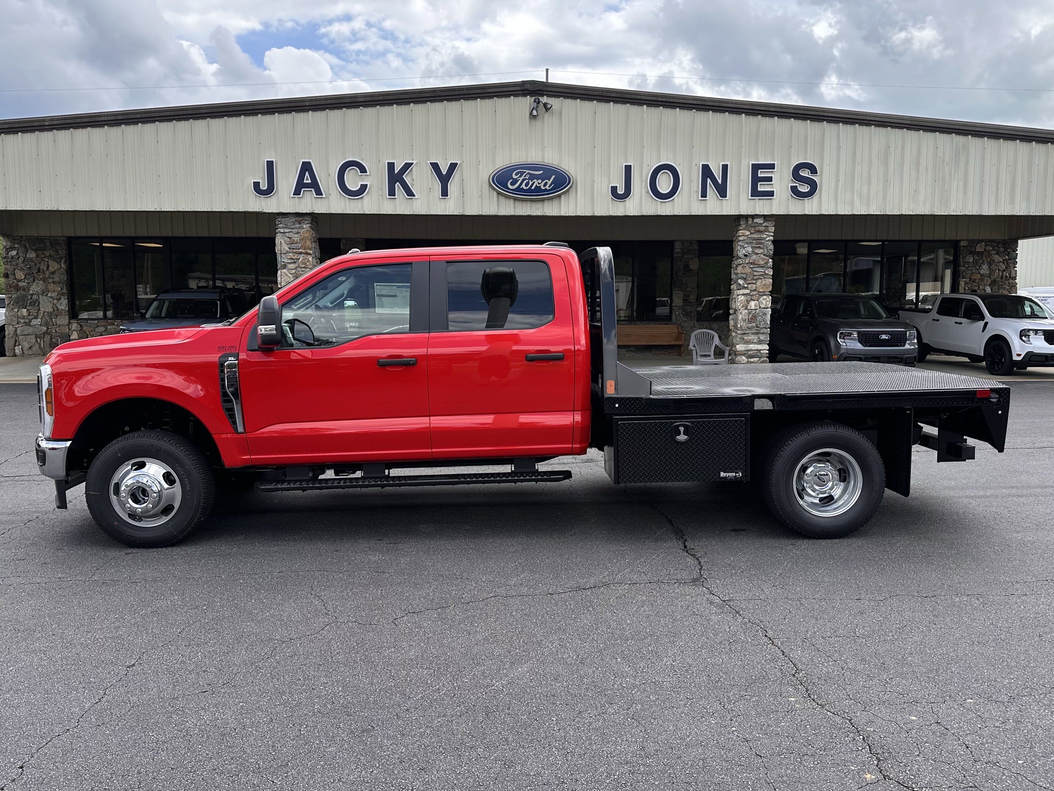 2025 Ford F-350 Super Duty Chassis Cab XL's photo