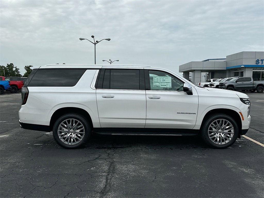 2025 Chevrolet Suburban Premier photo 3