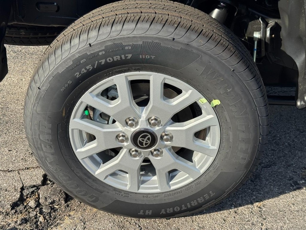 2025 Toyota Tacoma SR5 4x4 Double Cab photo 2