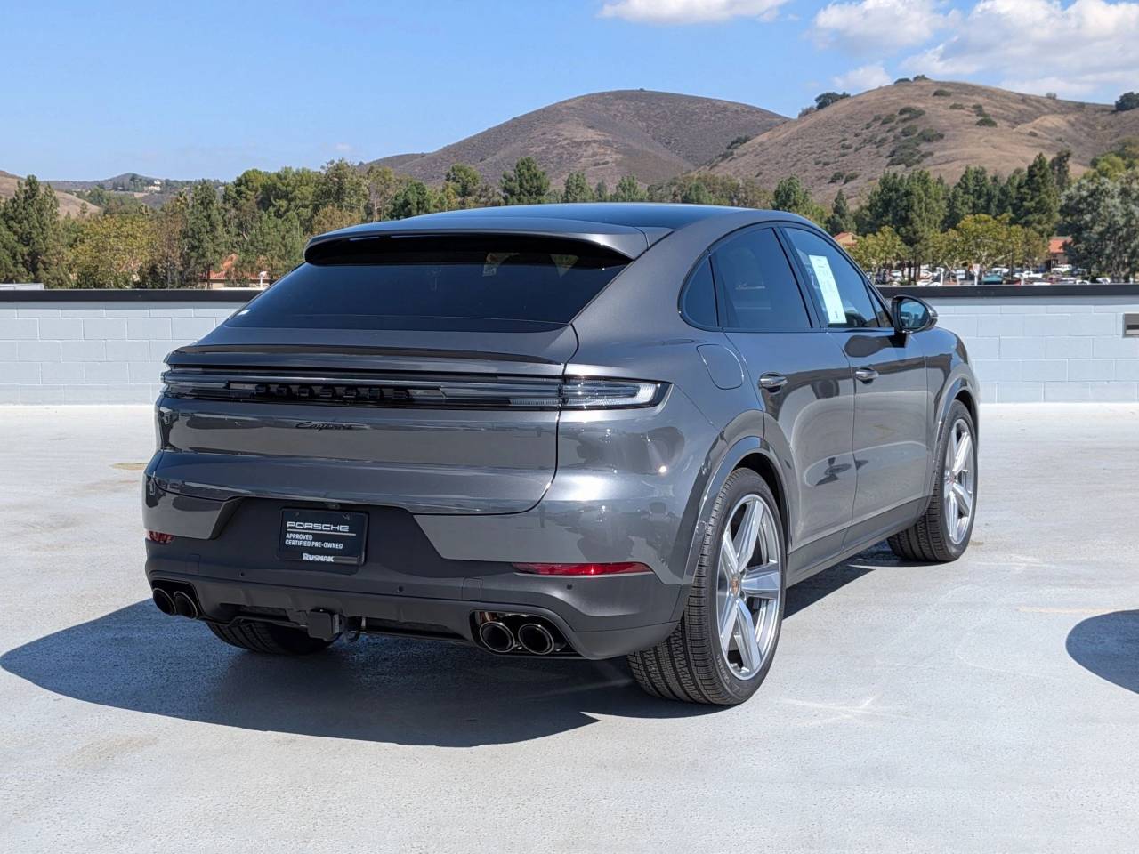 2025 Porsche Cayenne Coupe Base photo 9