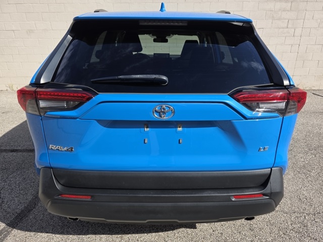 2019 Toyota RAV4 LE photo 4