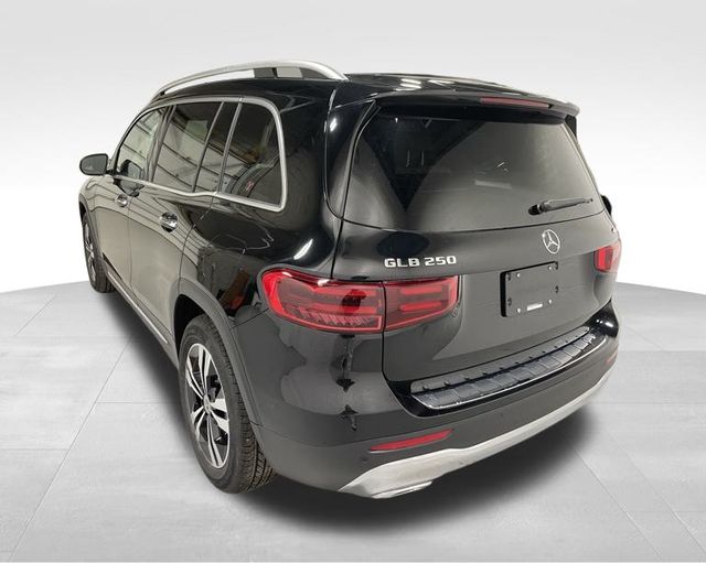 2025 Mercedes Benz GLB 250 4MATIC photo 4
