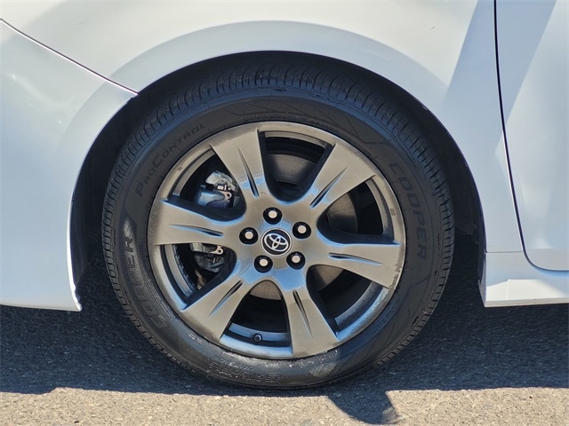 2020 Toyota Sienna SE photo 10