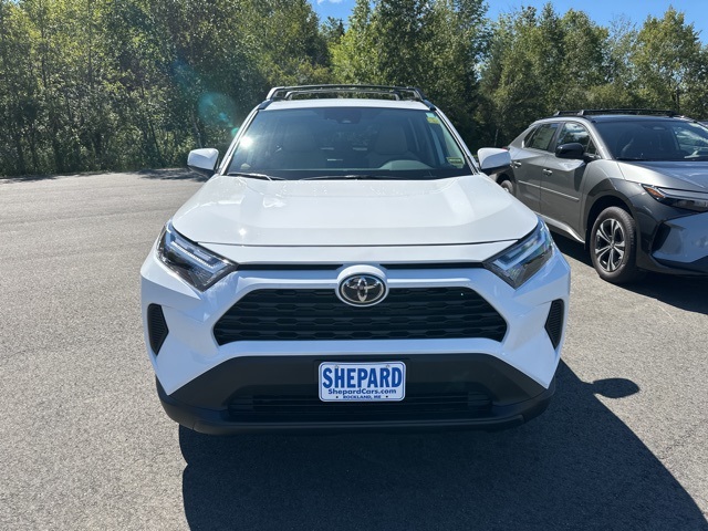 2025 Toyota RAV4 XLE photo 2